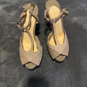 Gianni Bini Taupe T-Strap Heels | Open Toe Sandals